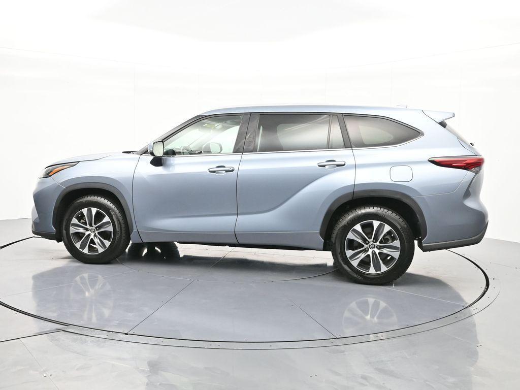 used 2023 Toyota Highlander car, priced at $33,587