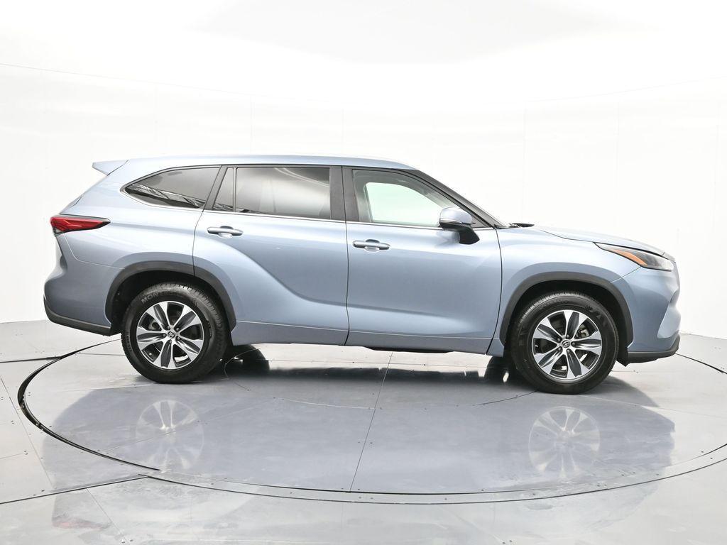 used 2023 Toyota Highlander car, priced at $33,587