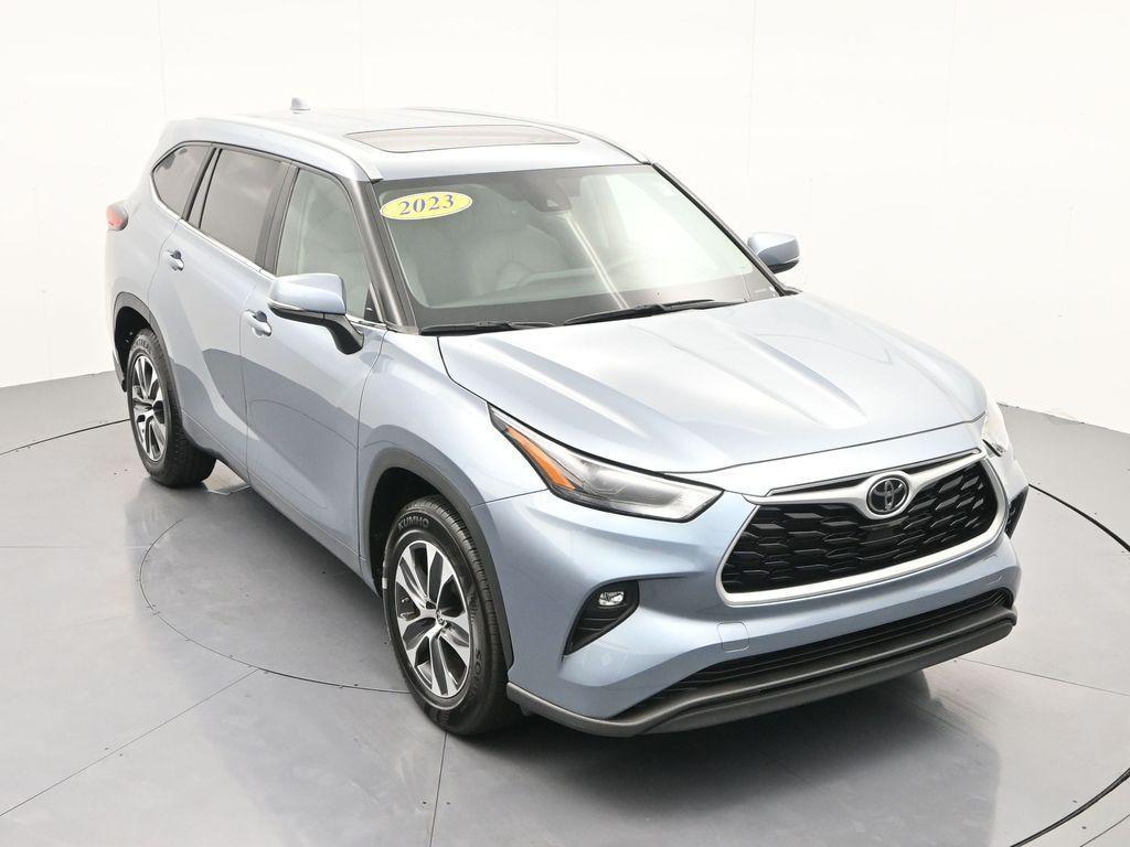 used 2023 Toyota Highlander car, priced at $33,587
