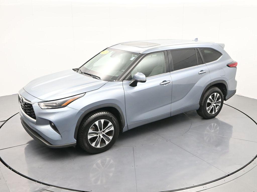 used 2023 Toyota Highlander car, priced at $33,587