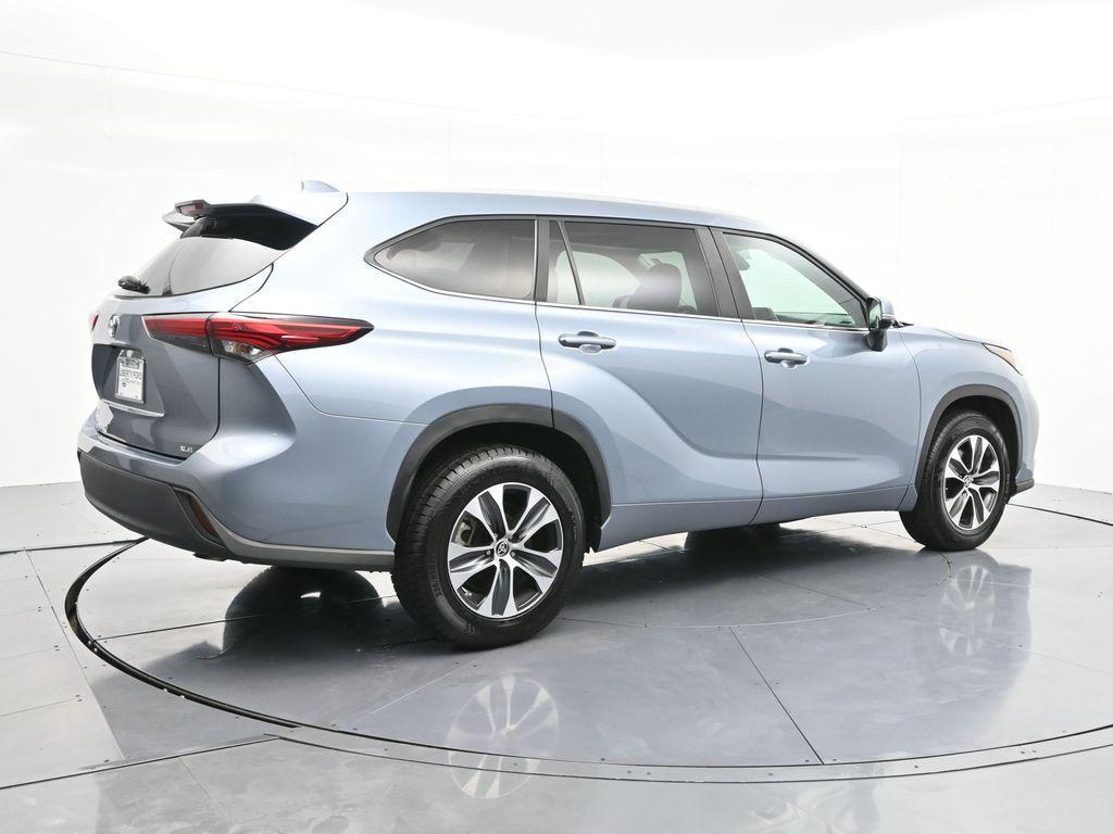 used 2023 Toyota Highlander car, priced at $33,587