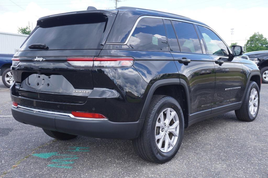 used 2022 Jeep Grand Cherokee car, priced at $28,655