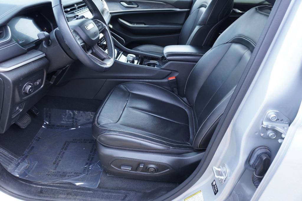 used 2022 Jeep Grand Cherokee car, priced at $33,897