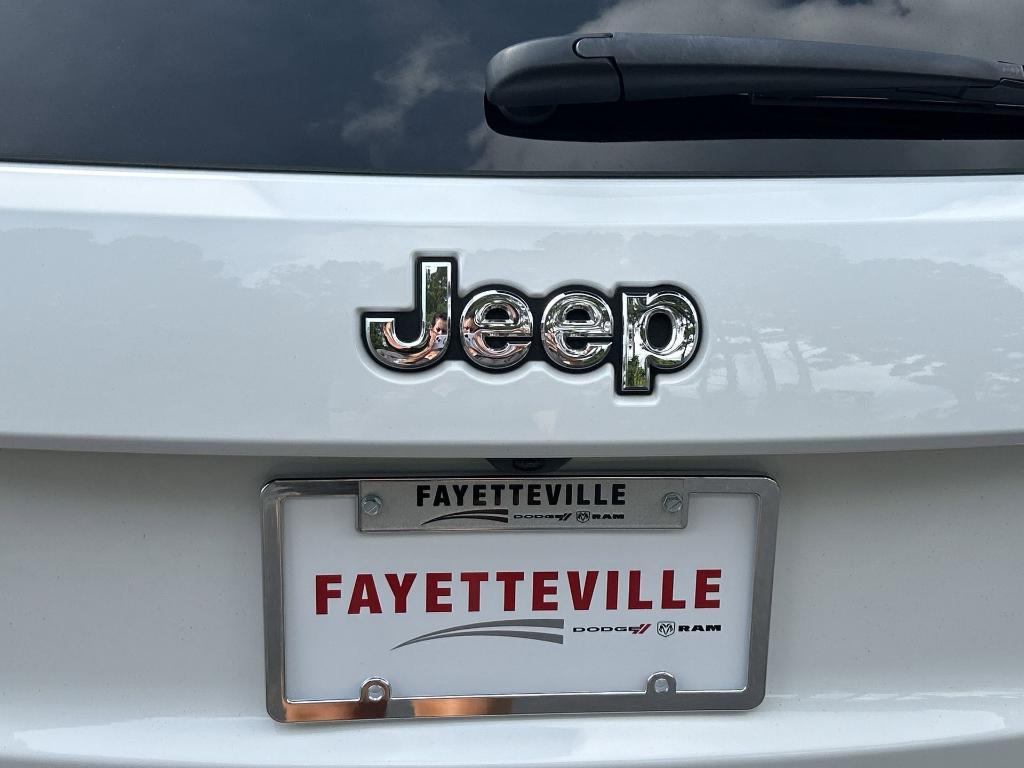 used 2021 Jeep Grand Cherokee car, priced at $29,325