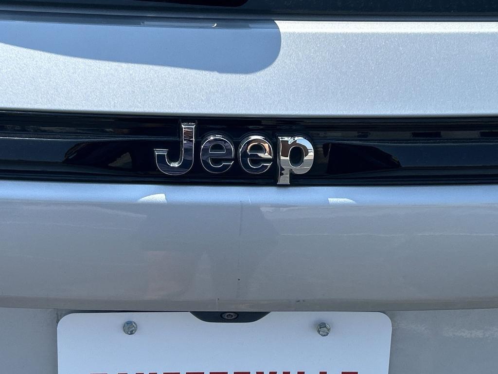 used 2022 Jeep Grand Cherokee car, priced at $31,413