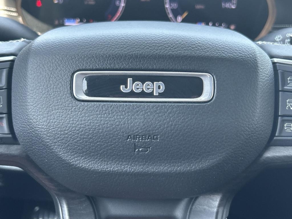 used 2022 Jeep Grand Cherokee car, priced at $31,413