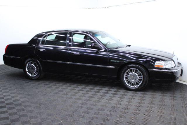used 2008 Lincoln Town Car car, priced at $14,811