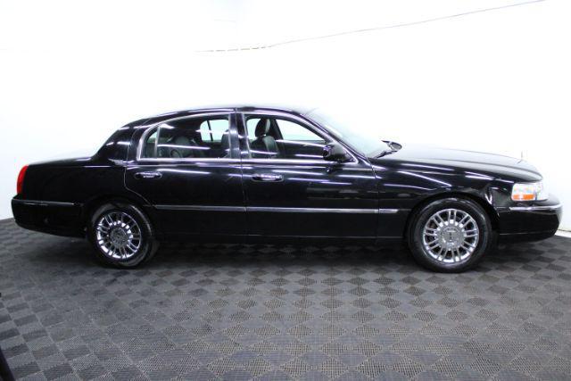 used 2008 Lincoln Town Car car, priced at $14,811