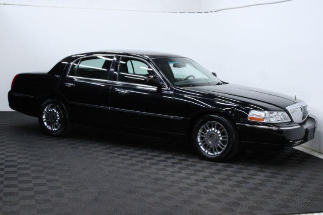 used 2008 Lincoln Town Car car, priced at $14,811
