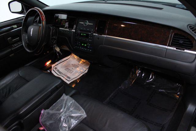 used 2008 Lincoln Town Car car, priced at $14,811
