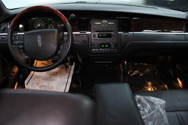used 2008 Lincoln Town Car car, priced at $14,811