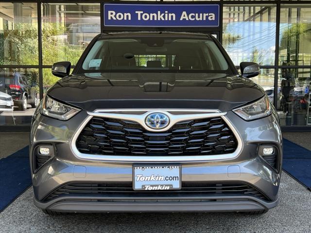 used 2020 Toyota Highlander Hybrid car, priced at $30,995