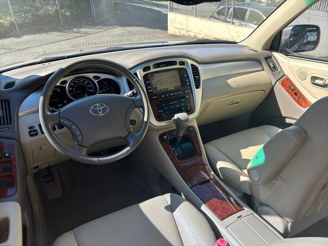 used 2006 Toyota Highlander Hybrid car, priced at $11,995