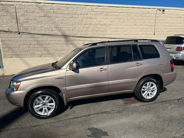 used 2006 Toyota Highlander Hybrid car, priced at $11,995