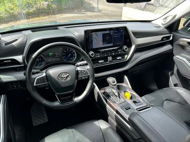 used 2020 Toyota Highlander Hybrid car, priced at $36,995