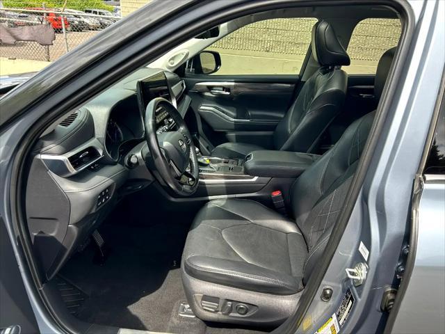 used 2020 Toyota Highlander Hybrid car, priced at $36,995