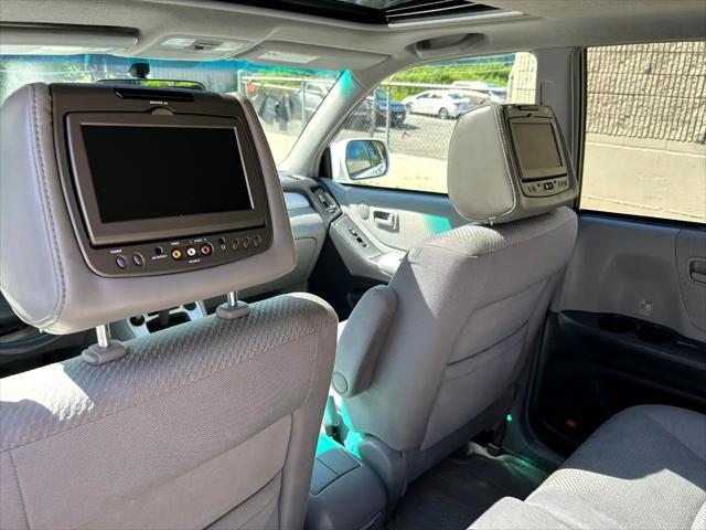 used 2006 Toyota Highlander Hybrid car, priced at $10,995