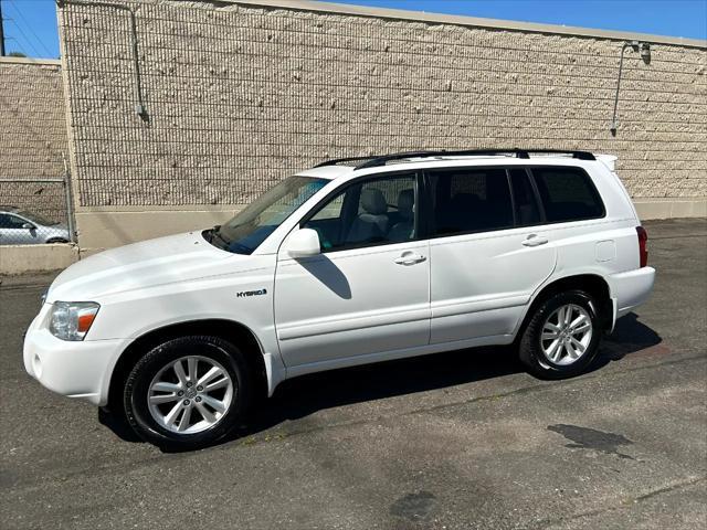 used 2006 Toyota Highlander Hybrid car, priced at $10,995