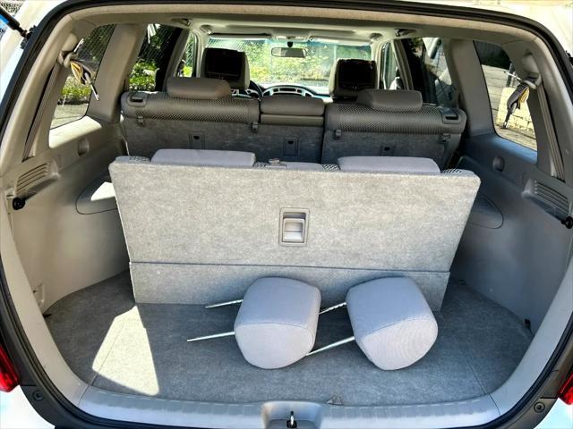 used 2006 Toyota Highlander Hybrid car, priced at $10,995