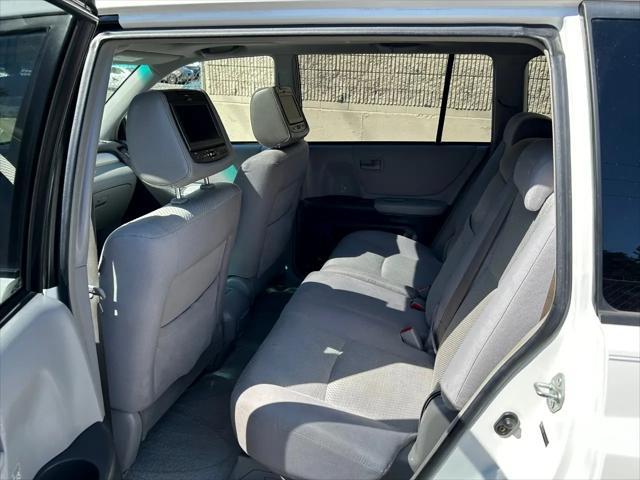 used 2006 Toyota Highlander Hybrid car, priced at $10,995