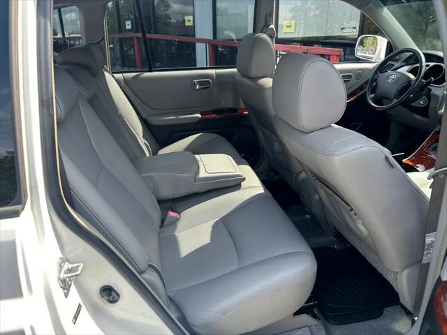 used 2007 Toyota Highlander Hybrid car, priced at $12,950