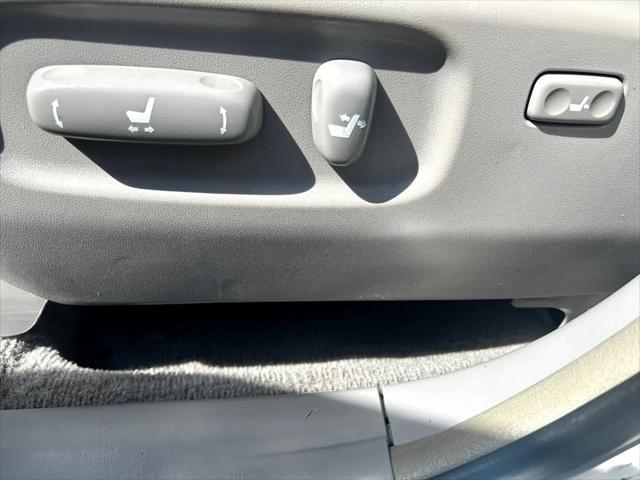 used 2007 Toyota Highlander Hybrid car, priced at $12,950