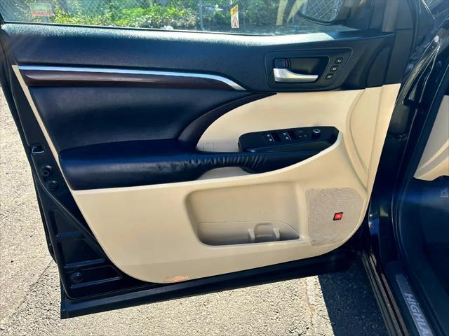 used 2016 Toyota Highlander Hybrid car, priced at $22,995