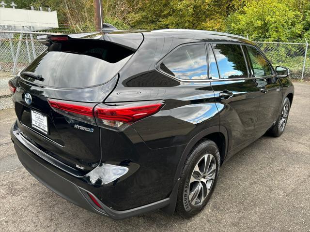 used 2020 Toyota Highlander Hybrid car, priced at $28,995