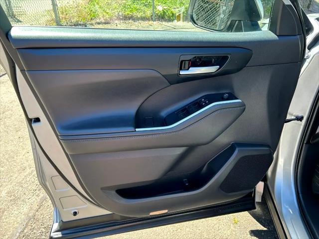 used 2021 Toyota Highlander Hybrid car, priced at $35,950
