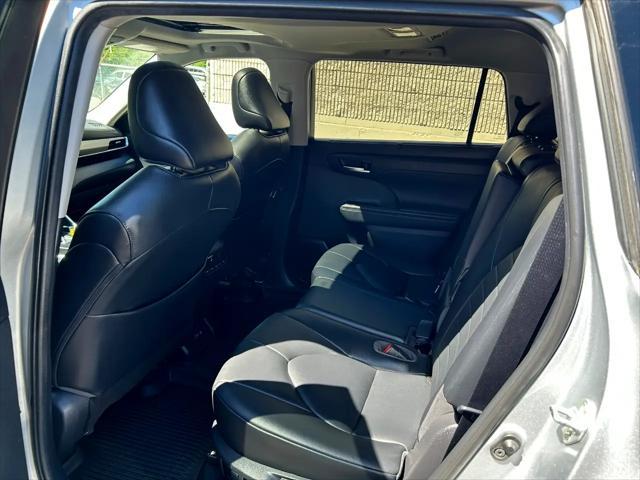 used 2021 Toyota Highlander Hybrid car, priced at $35,950