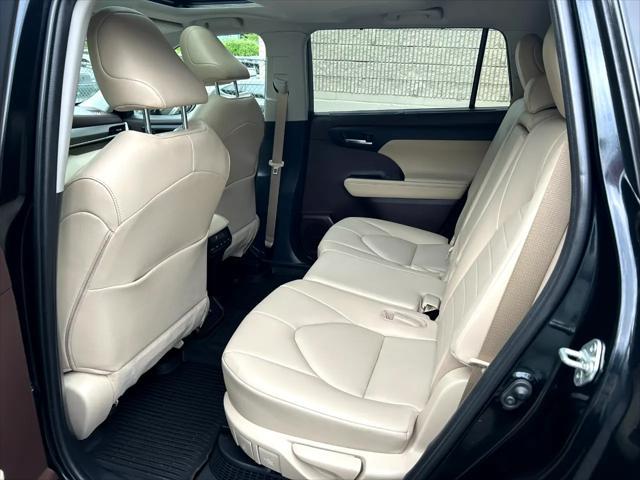 used 2020 Toyota Highlander Hybrid car, priced at $35,995