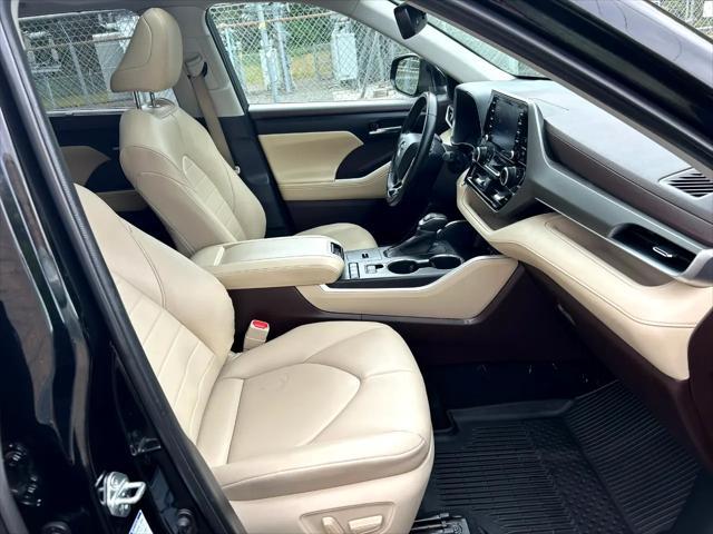 used 2020 Toyota Highlander Hybrid car, priced at $35,995