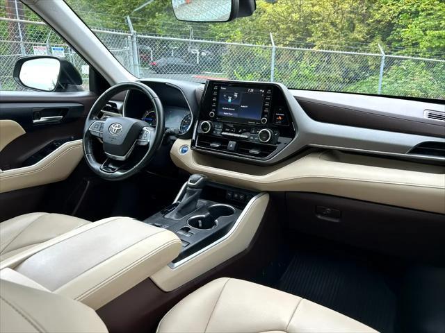 used 2020 Toyota Highlander Hybrid car, priced at $35,995