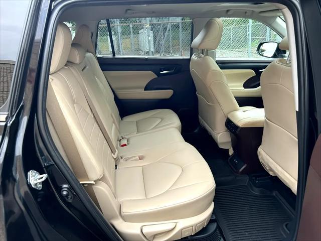 used 2020 Toyota Highlander Hybrid car, priced at $35,995