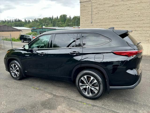 used 2020 Toyota Highlander Hybrid car, priced at $35,995