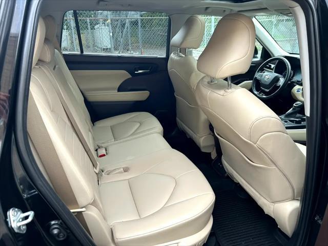 used 2020 Toyota Highlander Hybrid car, priced at $35,995