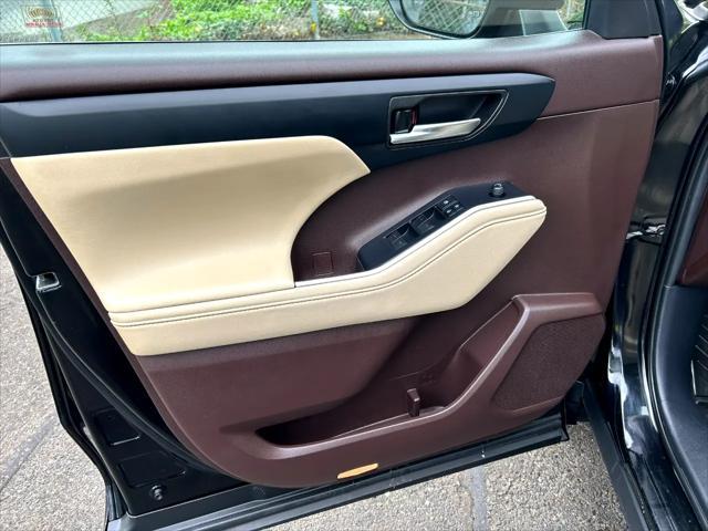 used 2020 Toyota Highlander Hybrid car, priced at $35,995