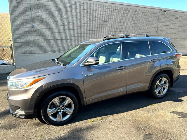 used 2016 Toyota Highlander Hybrid car, priced at $24,995