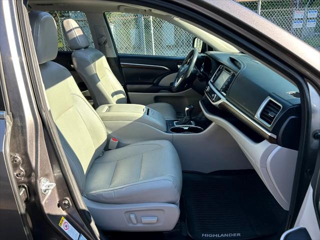 used 2016 Toyota Highlander Hybrid car, priced at $24,995