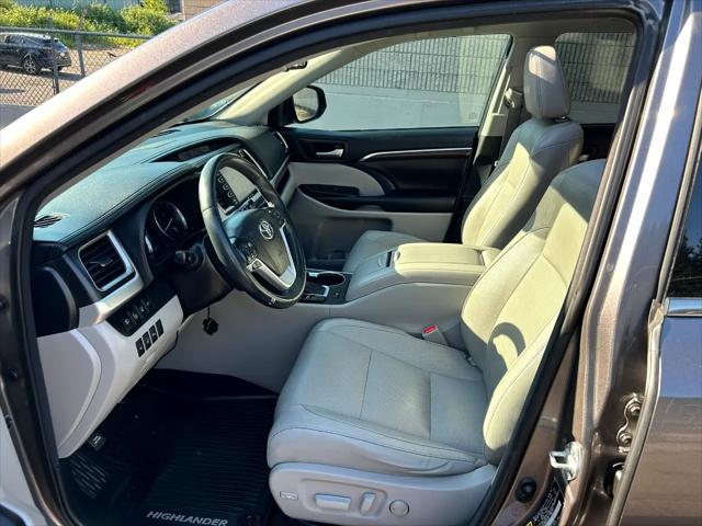 used 2016 Toyota Highlander Hybrid car, priced at $24,995