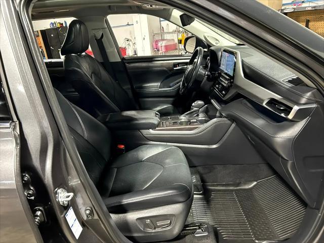 used 2021 Toyota Highlander Hybrid car, priced at $38,995