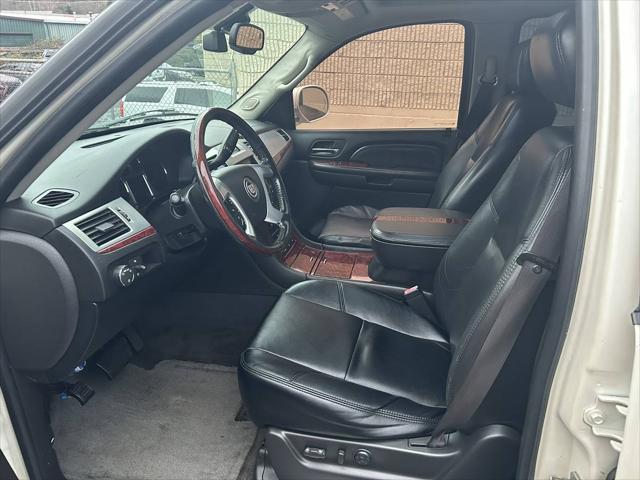 used 2007 Cadillac Escalade car, priced at $10,995