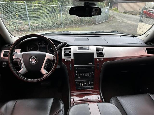 used 2007 Cadillac Escalade car, priced at $10,995