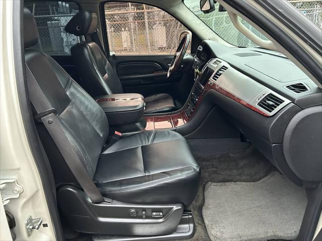 used 2007 Cadillac Escalade car, priced at $10,995