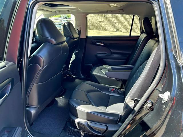 used 2022 Toyota Highlander Hybrid car, priced at $32,950