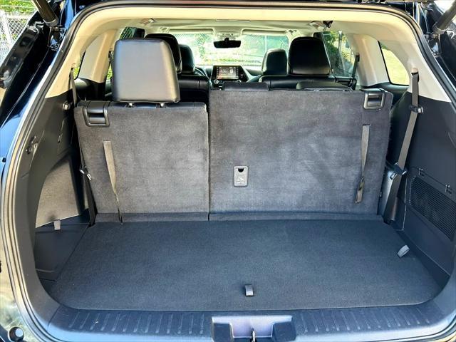 used 2022 Toyota Highlander Hybrid car, priced at $32,950