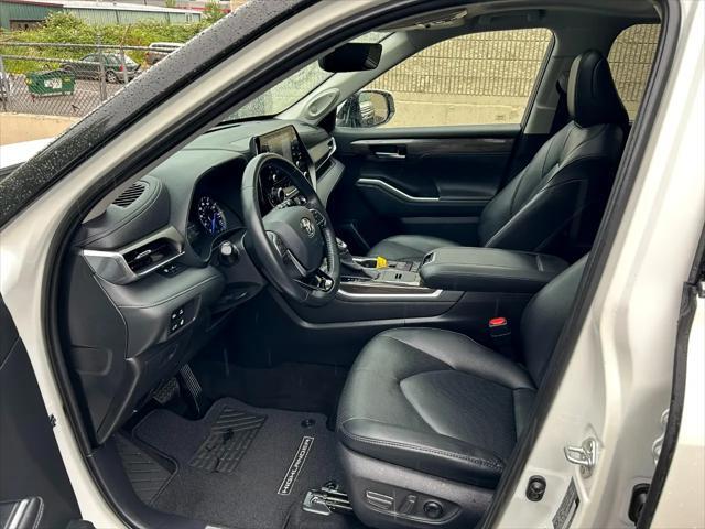 used 2020 Toyota Highlander Hybrid car, priced at $38,995