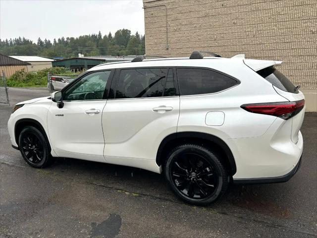 used 2020 Toyota Highlander Hybrid car, priced at $38,995