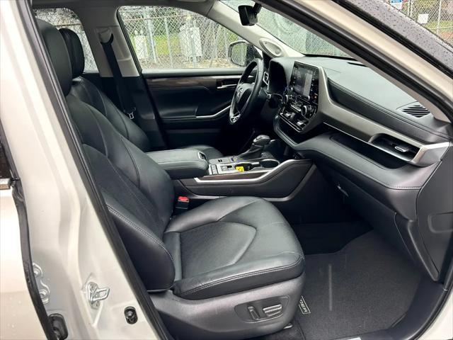 used 2020 Toyota Highlander Hybrid car, priced at $38,995