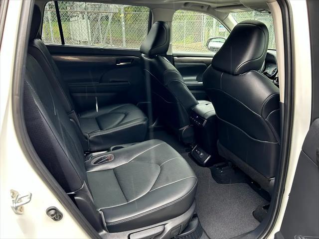 used 2020 Toyota Highlander Hybrid car, priced at $38,995